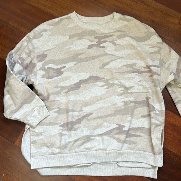 American Eagle Ahh-amazingly Soft Jegging Fit Camo Light Purple CrewNeck small - Picture 1 of 5